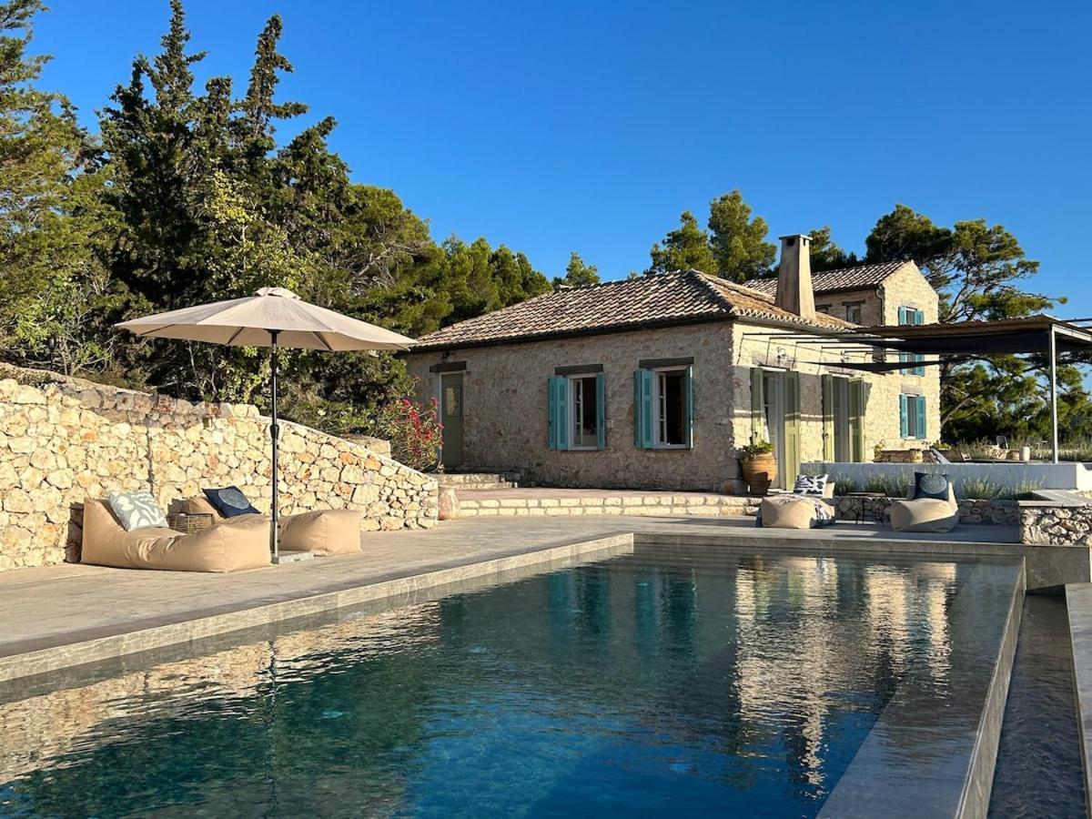 Stravatha Secluded Sunset Villa *